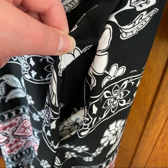 NWT Lildy V-Neck Floral Tunic Dress Red Accents - Picture 8 of 11